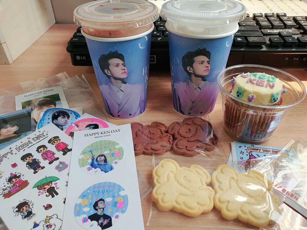 v05240406's tweet photo. #쏘로맨틱한_재환데이 #HAPPYKENDAY #귀염댕댕댱이_재화니
보틀소진이라 아쉬웠지만ㅜㅜ
재화니로 가득한 공간에서 행복했어요❣
케이크도 쿠키도 귀엽구 사진도 다 너무 예쁜😍 보고싶은 재환이 생일 축하해🥳 https://t.co/jla2DCk4iH