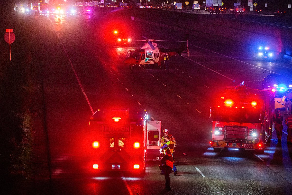 <a href="/Southkingfire/">South King Fire</a> <a href="/KingCoMedicOne/">King County M1</a> and <a href="/AirliftNW/">Airlift Northwest</a> on SB I-5 transporting 3 critical patients to Harborview Medical Center after a 2 car Collision. #airliftnorthwest #kingcountymedicone #southkingfirerescue #kingcountymedics #freewayacciden