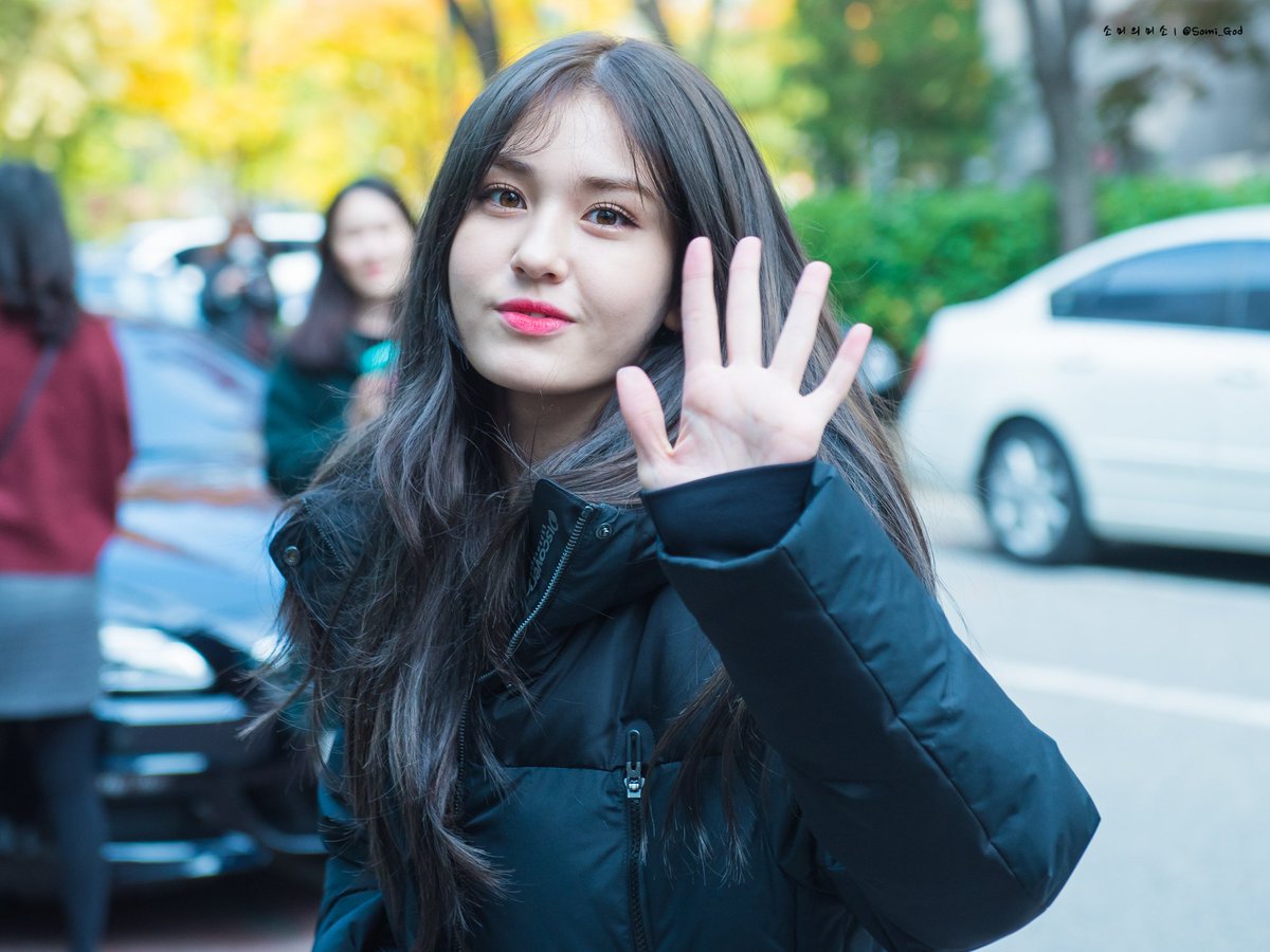 hourly somi tweet media