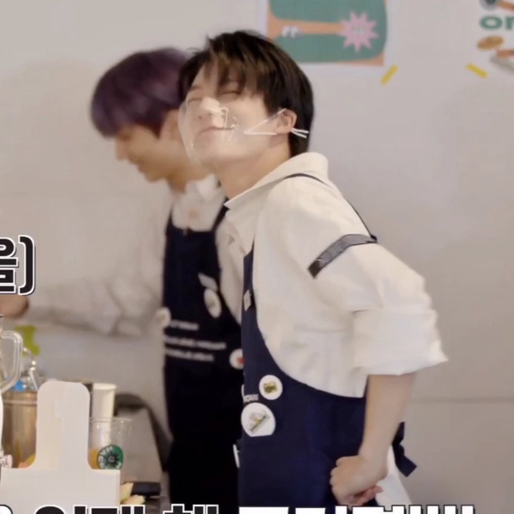 พิ่ไม่อยู่ห้ามดื้อน้า(｡◠‿◠｡)             ม่ายดื้อ (.◜◡◝)