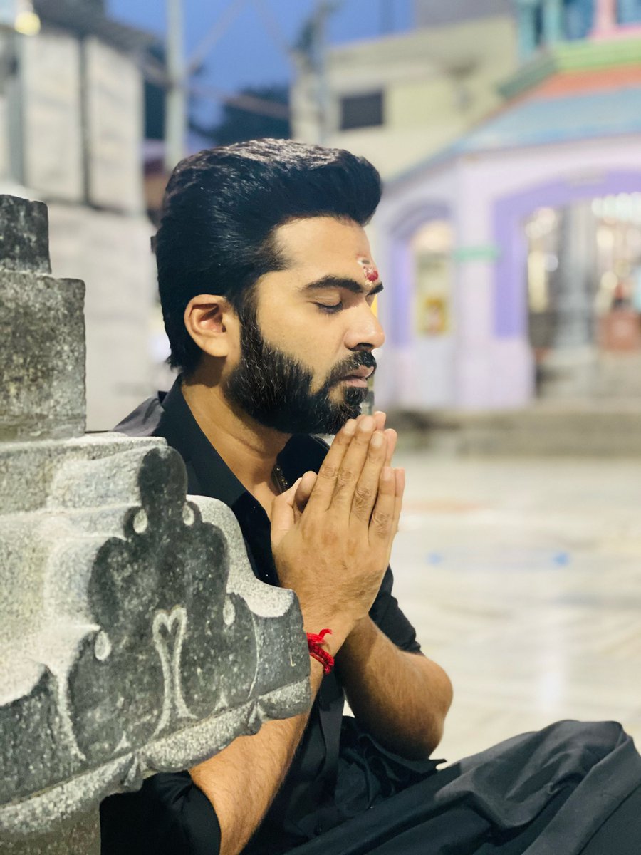 ulagam_cinema's tweet photo. #SilambarasanTR is the Chief Guest of #CWC2 Finale
Mostly he will be hosting Bigg Boss Tamil 4
#STR #Simbu #Silambarasan #CookWithComali2 #CookWithComali #CWC2GrandFinale https://t.co/B3oWKTCxvK
