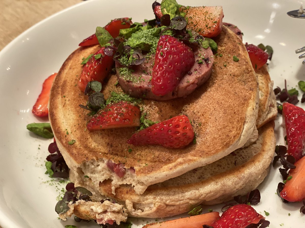 M K パンケーキなんて絶対に食べないと思っていたけど挑戦 紫蘇塩 ピスタチオ 紅ほっぺ ミントパンケーキ 美味しいんだけど1枚食べて食べ切るのは無理でした 甘いもの苦手 食べかけ