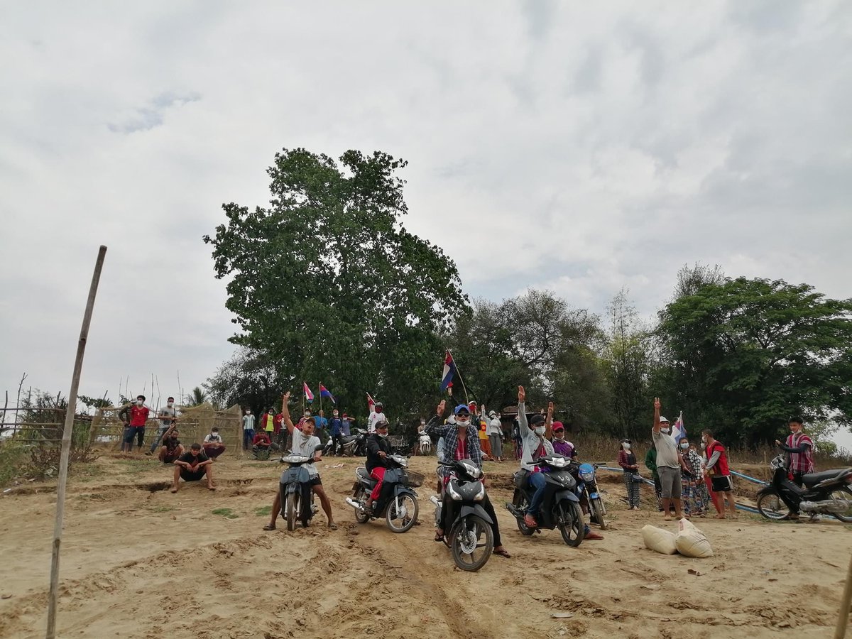 zoyaphan's tweet photo. The people of Kawkareik continue to resist Burmese military's rule, despite the killings and shooting across Burma. Motorbike protest today. ကော့ကရိတ်မြို့နယ်ကျေးရွာအုပ်စုများစုပေါင်း ဆိုင်ကယ်သပိတ်စစ်ကြောင်း

#whatshappeningnowinmyanmar #KONews https://t.co/SFpeyC12Ek