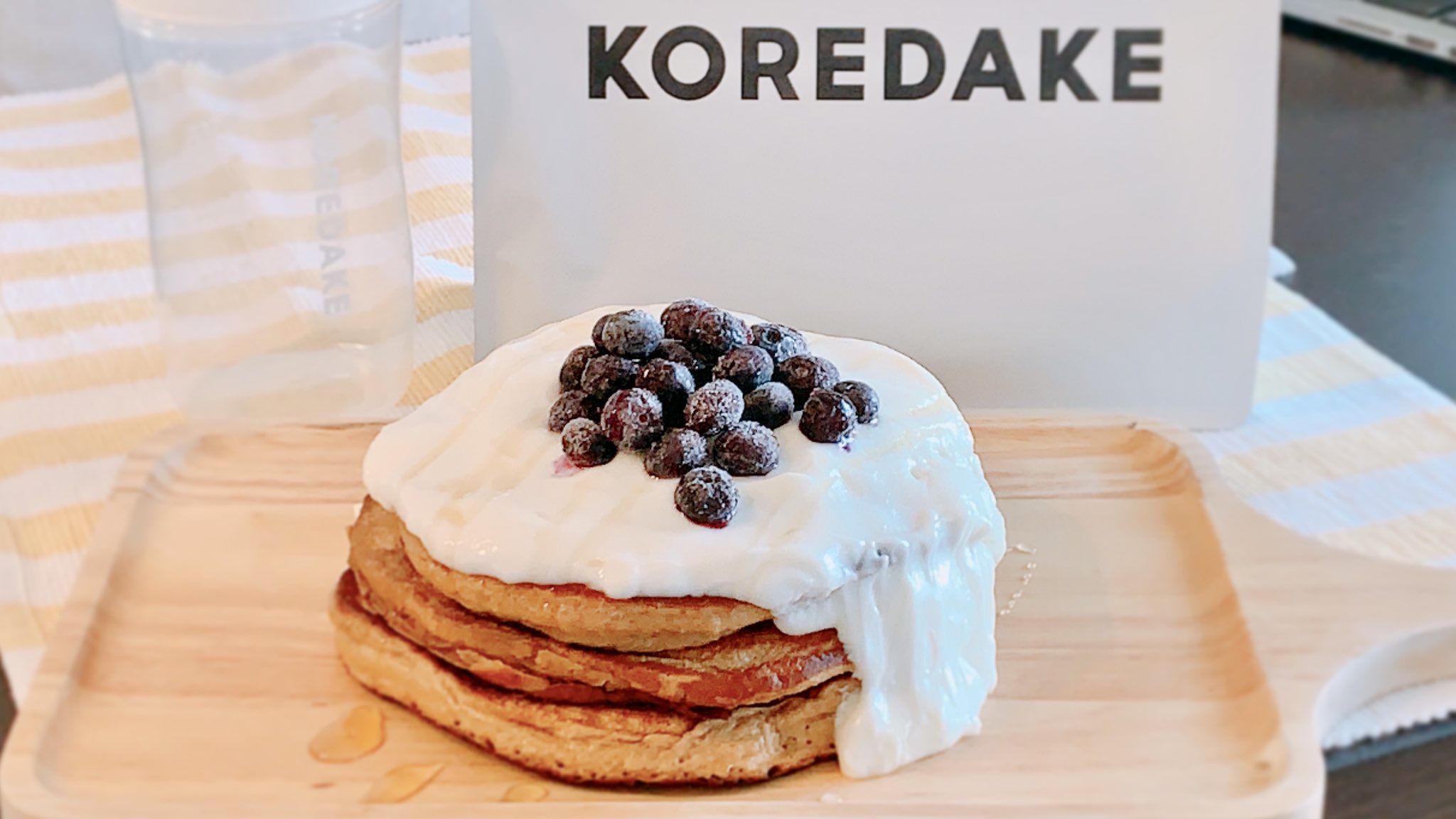 ほつキッチン プロテインパンケーキ ミルクティー味のプロテイン ミルクティー風味のパンケーキになりました 水切りヨーグルトにケーキシロップを少し ブルーベリーをトッピング ふわふわパンケーキ最高です Koredake Pr パン