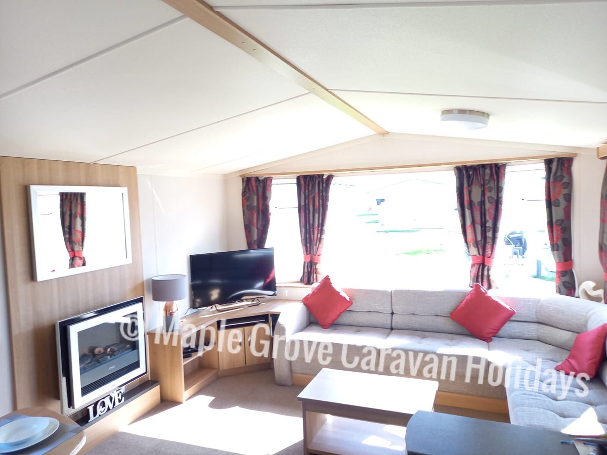 1MattBassett's tweet photo. A little plug for my caravan on flamingoland, please share. We still have plenty of 2021 dates available, DM me for prices, more info via link in my bio #CaravanToLet #FlamingoLand https://t.co/Nj9FTtZNmj