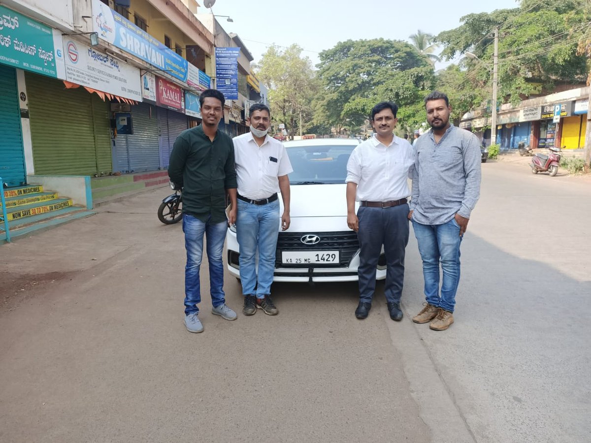 BjpHubli's tweet photo. ಬೆಳಗಾವಿ ಉಪ ಚುನಾವಣೆಯ ಪ್ರಯುಕ್ತ ಇಂದು ಧಾರವಾಡ ಜಿಲ್ಲಾ ಸಾಮಾಜಿಕ ಜಾಲತಾಣ ತಂಡವು ಬ್ಯೆಲಹೂಂಗಲ ವಿಧಾನಸಭಾ ಕ್ಷೇತ್ರ ಬೆಳಗಾವಿ ಭಾಜಪಾ ಅಭ್ಯರ್ಥಿ ಶ್ರೀಮತಿ ಮಂಗಲಾ ಸುರೇಶ ಅಂಗಡಿ ಪರವಾಗಿ ಸಾಮಾಜಿಕ ಜಾಲತಾಣದ ಪ್ರಚಾರಕ್ಕೆ ಬ್ಯೆಲಹೂಂಗಲ ಪ್ರವಾಸ ಕ್ಯೆಗೂಳ್ಳಲಾಯಿತು
#belagavi_mp_by_election 
#BelagaviByElection2021 https://t.co/fBcH8clMpO