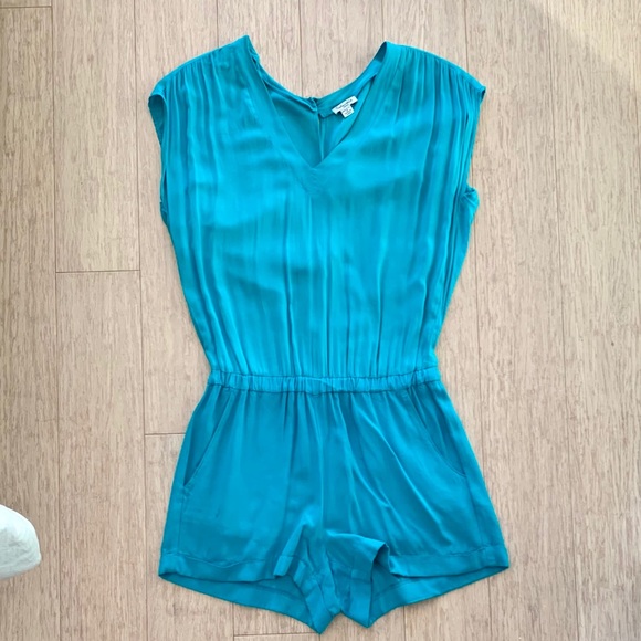 Mom2Trips_blog's tweet photo. So good I had to share! Check out all the items I'm loving on @Poshmarkapp #poshmark #fashion #style #shopmycloset #lularoe #evavarro #splendid: https://t.co/AK2hRzTwYQ https://t.co/jTSu0QygaF