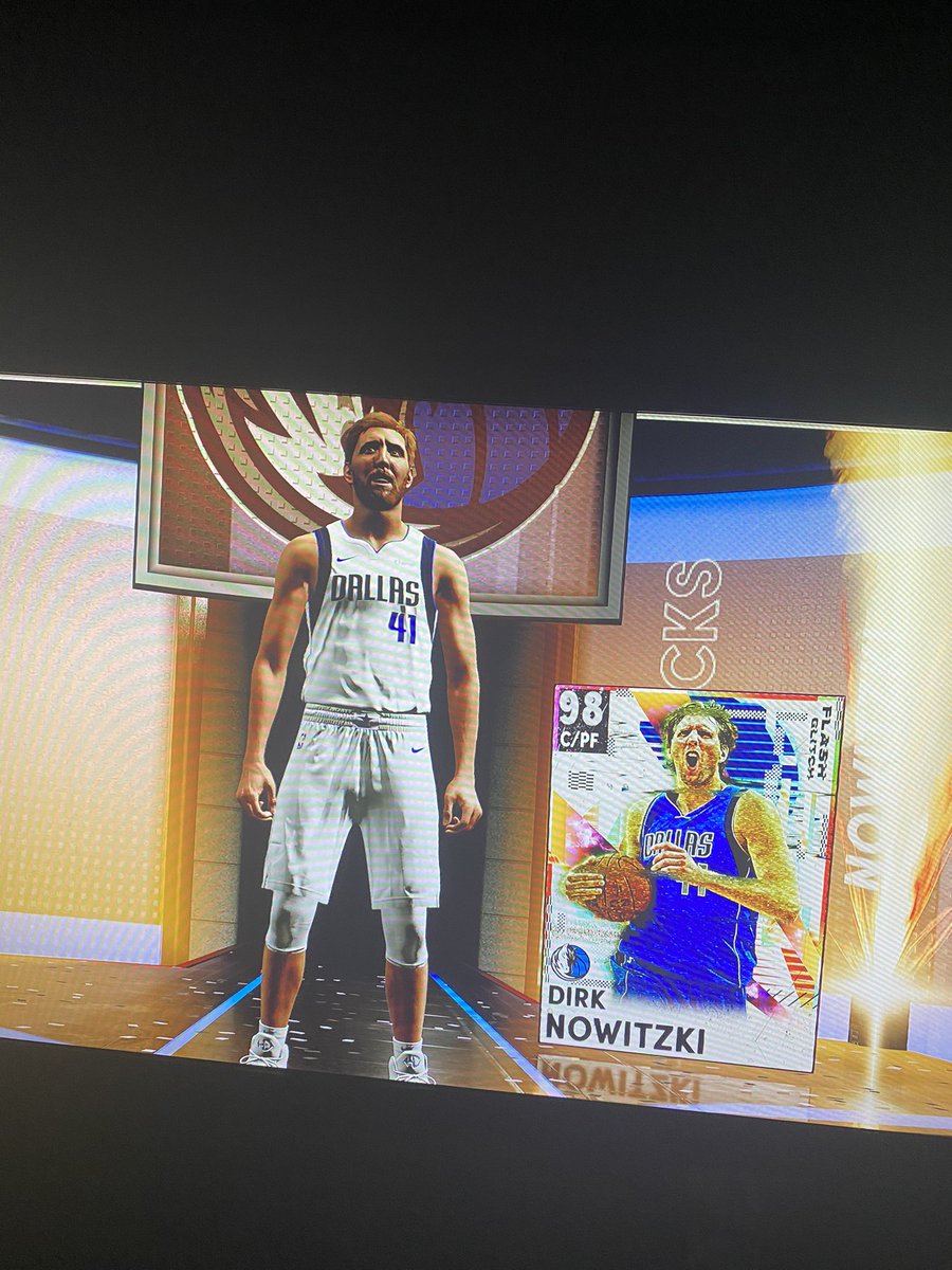 hypemeburner's tweet photo. @NBA2K_MyTEAM FINALLY GOT IN THE GLITCH MARKET TONIGHT!! GOAT ASS NIGHT ! 🤙🏼 https://t.co/Putcqep1UF
