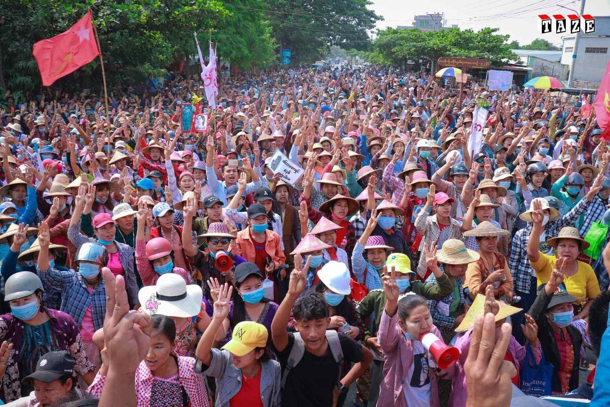 tayza19's tweet photo. #WhatsHappeningInMyanmar Even the violence crackdowns can’t pressure our determination for Democracy! #SaveMyanmar #Apr6Coup #Tantse #AgainstMyanmarMilitaryCoup #WeNeedR2PInMyanmarImmediately #WeWantDemocracy @TostevinM @SchranerBurgen1 @RapporteurUn @MayWongCNA @YangheeLeeSKKU https://t.co/cf8Ibn73Vz