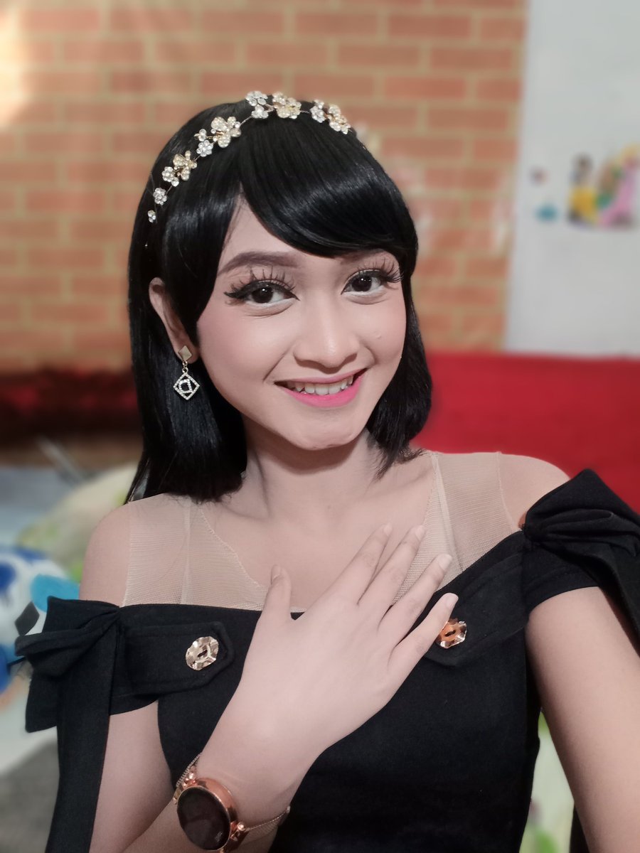 Dewi Yan singer official tweet media