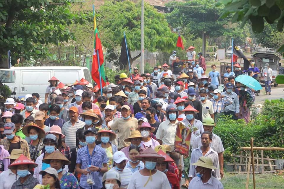 IrrawaddyNews's tweet photo. Despite repeated deadly crackdowns on anti-regime protesters, residents of #Sagaing 's Katha staged another demonstration against military rule on Apr. 6. 
 
#WhatsHappeningInMyanmar https://t.co/3wAiM0suqT