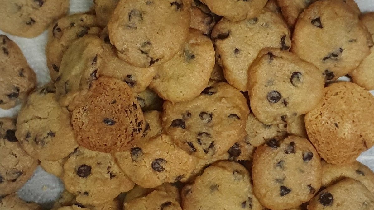 dnbakesandbites's tweet photo. @deen_nonis How do you socially distance yourself from cookies? https://t.co/odOLpsZxiu
