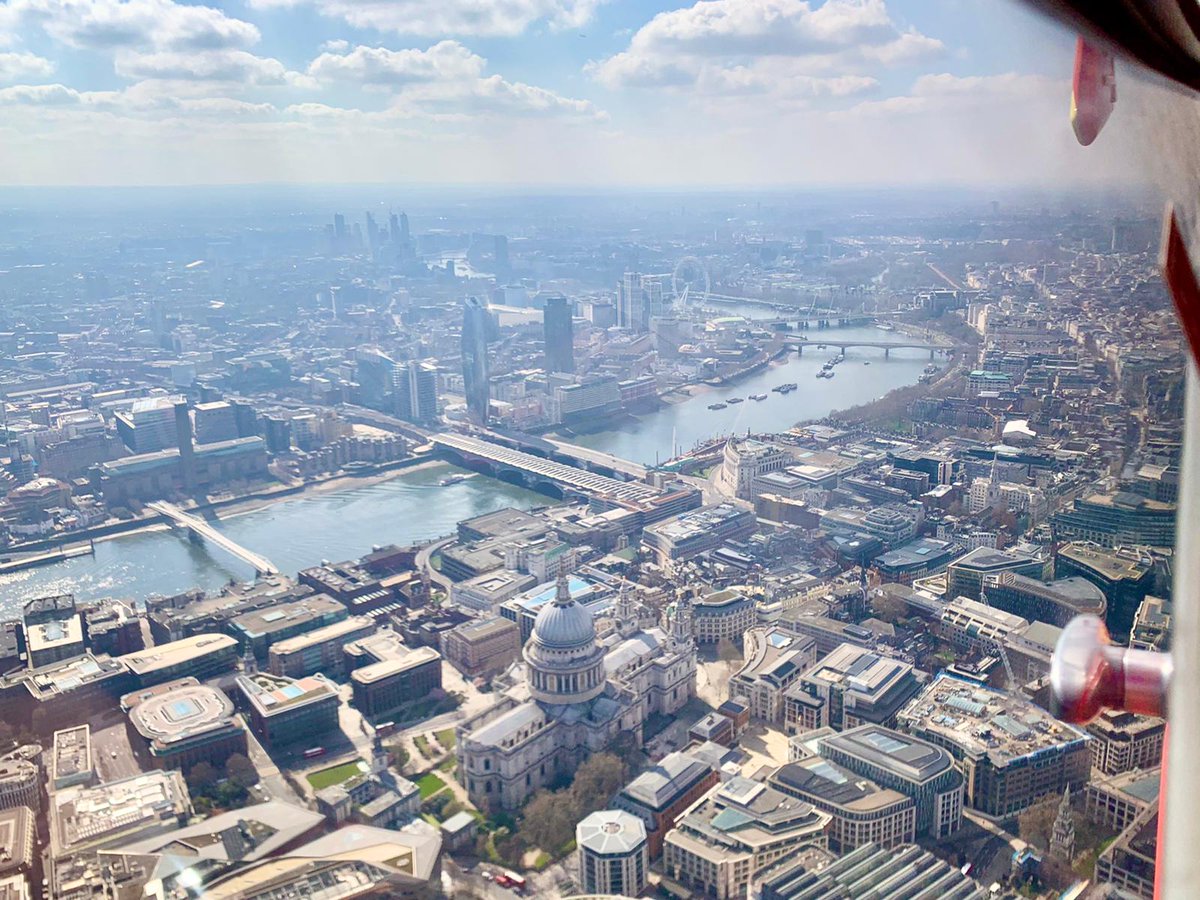 London's community keeps us flying. Thank you from our crew with this #PictureOfTheWeek 
📷: Dr Anna Dobbie