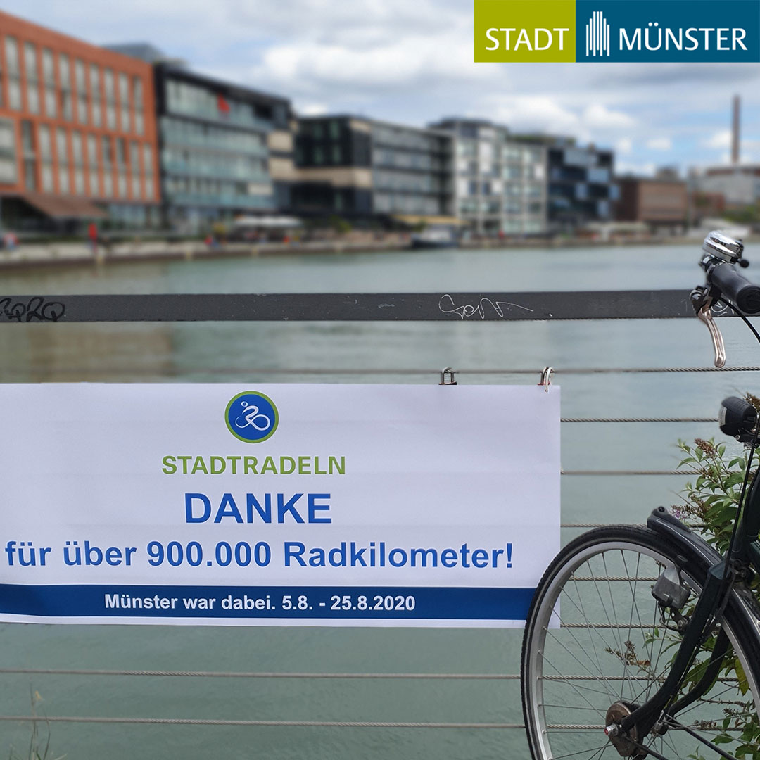 muenster_de's tweet photo. Im Juni beteiligt sich die Stadt Münster wieder beim "Stadtradeln": Alle, die in Münster leben, arbeiten, einem Verein angehören oder eine (Hoch-)Schule besuchen, können mitmachen und möglichst viele Fahrradkilometer sammeln. Auf die Leeze, fertig, los! https://t.co/XODgmRRTf4 https://t.co/wiVovcRETi