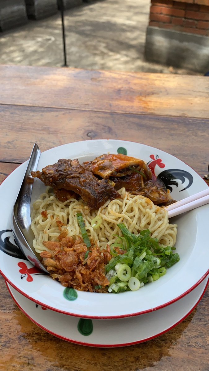 ririncumil's tweet photo. @sedjukbakmikopi ini enak bgdddd 🥰 https://t.co/L9MfAVkvuU
