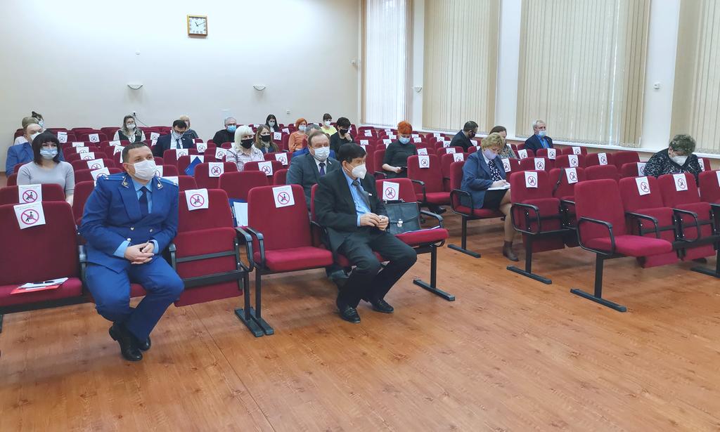 Otradny163's tweet photo. В администрации началось внеочередное заседание Думы. В повестке всего один вопрос - изменения, вносимые в текущий бюджет. Докладчик - заместитель Главы города по экономике и финансам Н.И.Бышкин. https://t.co/nEjrv30P1x