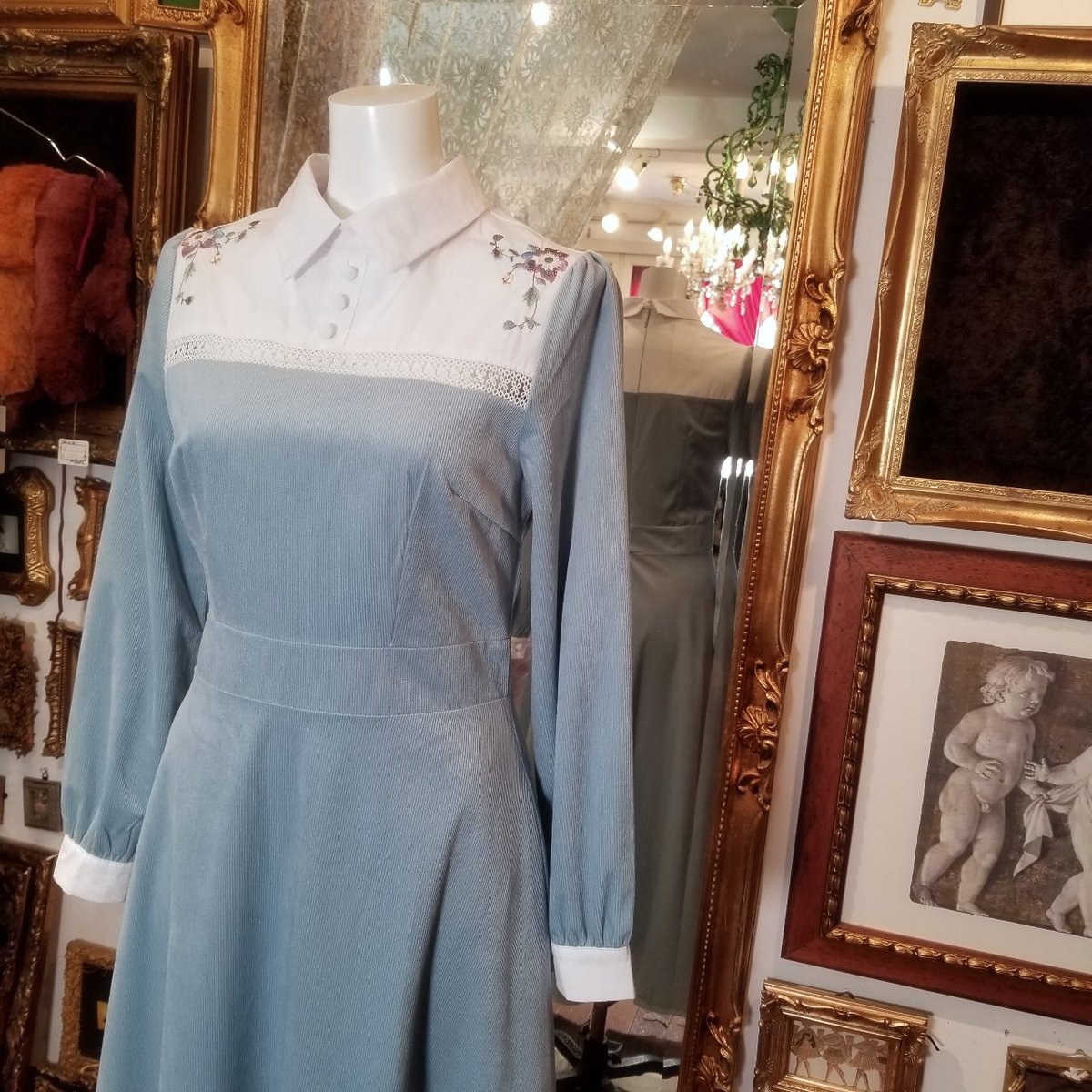 代官山chocolate ショコラータ New Item サックスブルー刺繍ワンピース 8 910 Tax In Size S M L 上品で春らしいサックスブルー 白のロングワンピース 肩部分の刺繍がポイントです T Co Ctmgazel6r 代引き手数料及び送料無料で