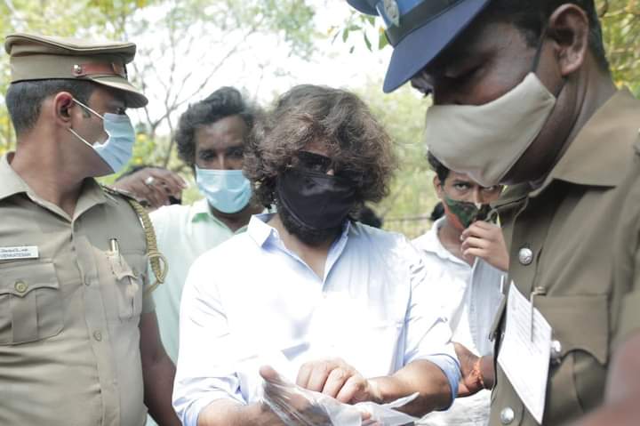 cvfClub's tweet photo. #Chiyaan #Vikram clicked at a polling booth as the actor came to cast his vote.

#TamilNaduElections2021 #TNElections2021 #AssemblyElection2021 #ChiyaanVikram https://t.co/hlHK9esWN8