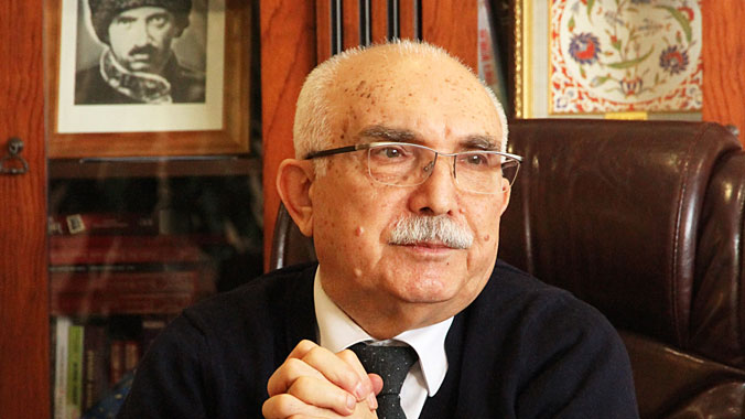 Mehmet Kutlular vefat etmiş. Çok üzüldüm.
Allah rahmet eylesin. 
Kendisiyle 1999 Haziran ayında yaptığım şu söyleşi epey ses getirmişti: 
rusencakir.com/Fethullahi-kul…
