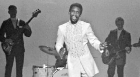 Adiós al mítico cantante venezolano #HenryStephen! A finales de los 60 alcanzó el éxito internacional con #LimónLimonero y se afincó en #España unos años. Lo entrevisté hace una década y traté de traerlo nuevamente para que lo contrataran un verano. NADIE se interesó por él. 🎼