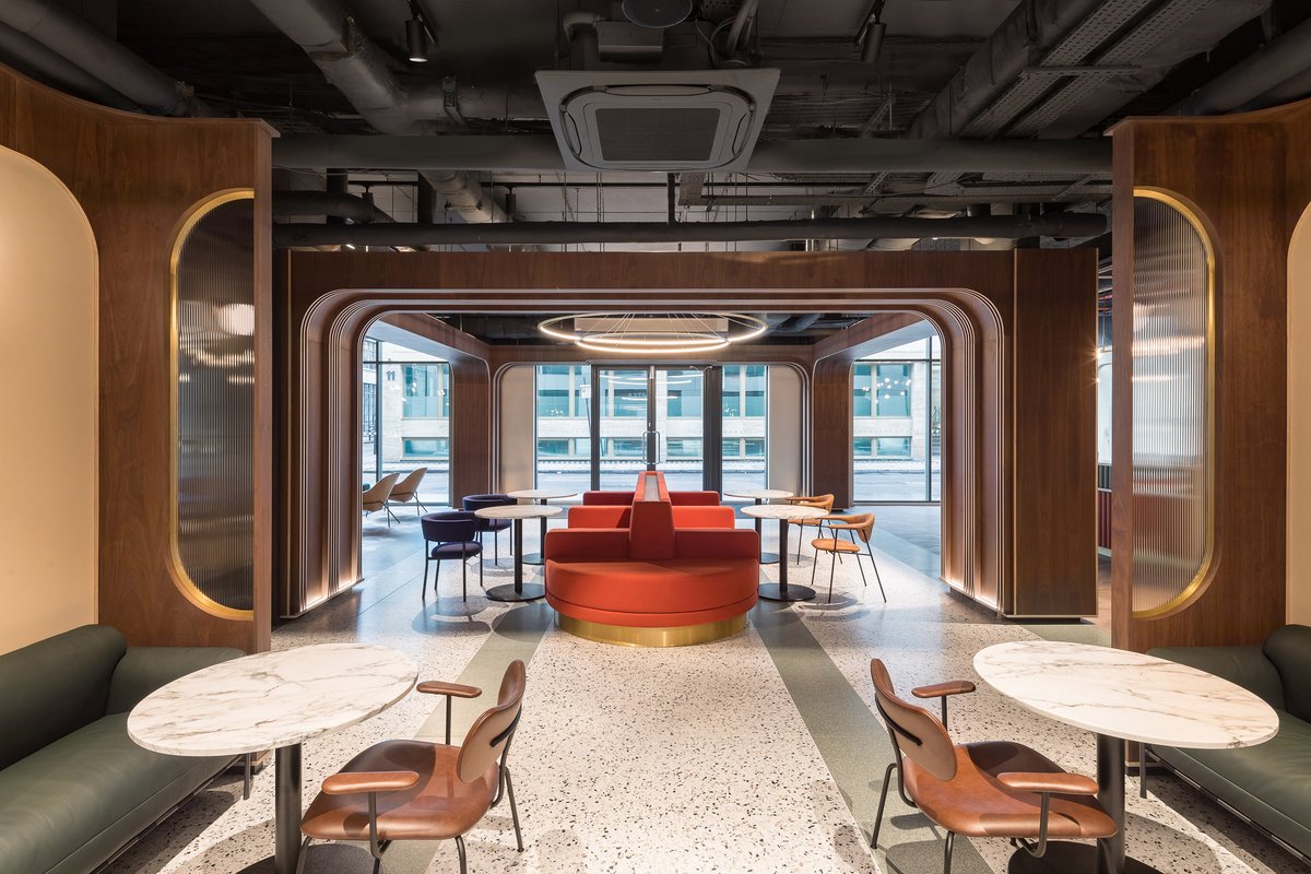 Student Accommodation [Design]
Pretty impressive makeover of <a href="/ChapterLondon/">Chapter</a> Old Street by ace architects <a href="/tiggcollarch/">Tigg Coll Architects</a>

Source &amp; Credit: dezeen.com/2021/03/26/tig… #StudentHousing #Artdeco
