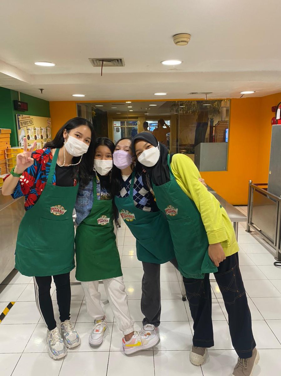 BritneysquadMj1's tweet photo. Britney And Friends,Tetap Semangat Kalian Semua,,tetap humble,flasback to tvki📍

#britneykimberly #britney #kidzannia #Jakarta https://t.co/mdYBIrX5UY