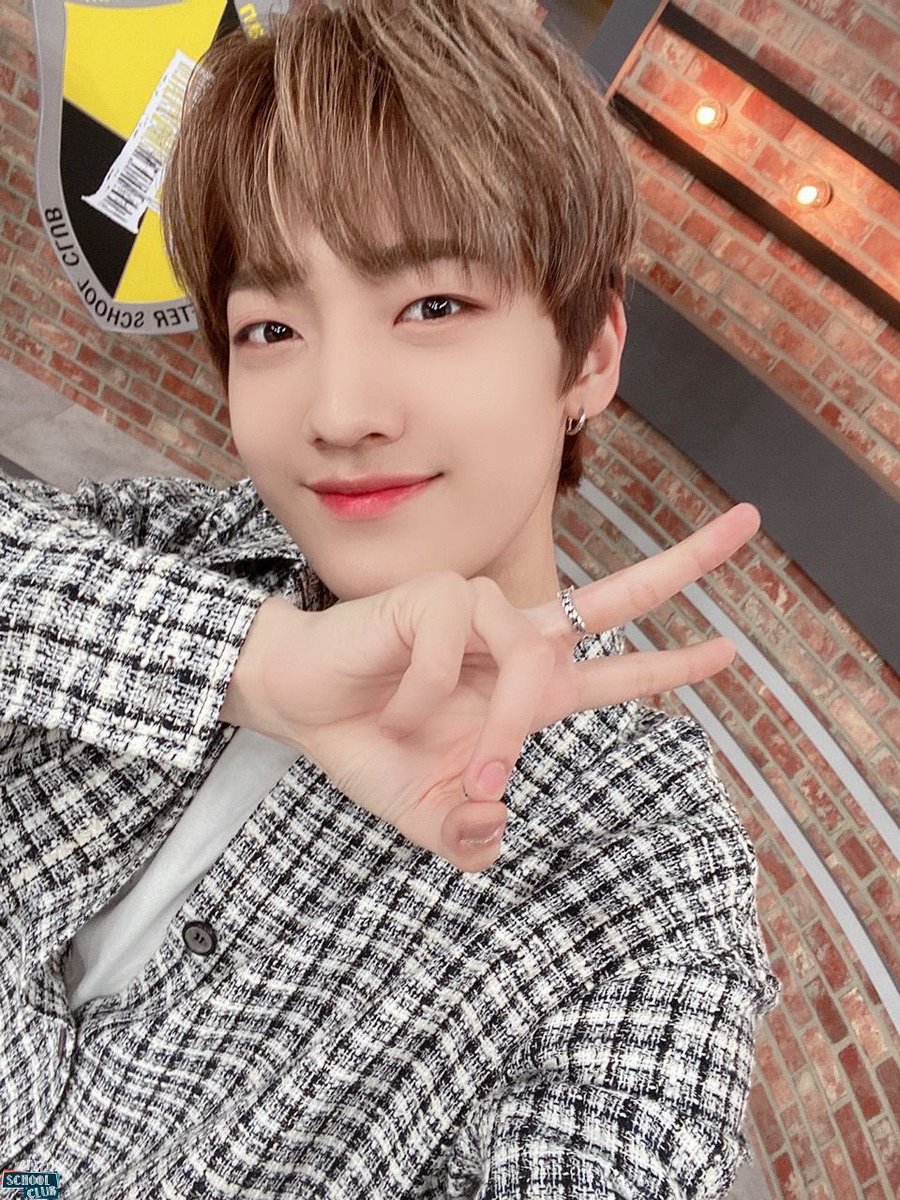 arirang_ASC's tweet photo. [Ciipher]
⠀
생방송 내내 에너지파워풀충전🔋
우리 싸이퍼 덕분에 에엣씨의 하루도
행복했어요 ♡
울 싸이퍼 앞으로 남은 활동도
다치지 말고 파이팅하고 .ᐟ
우리는 다음 컴백 때 또 만나요 🤙🏻🤍
⠀
#CIIPHER_ASC #CIIPHER @RAIN_Ciipher https://t.co/zTuRRvRojj