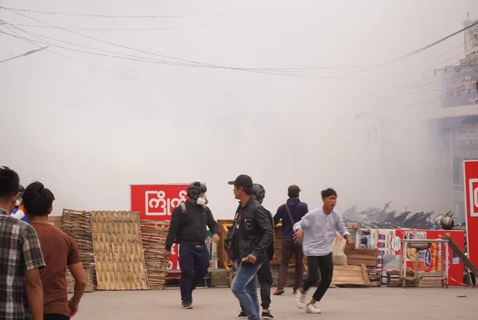 IrrawaddyNews's tweet photo. Myanmar military regime forces fired tear gas to disperse anti-coup protesters in Shan State's Kyaukme on Tuesday.

#WhatsHappeningInMyanmar https://t.co/fcIN3R8moQ