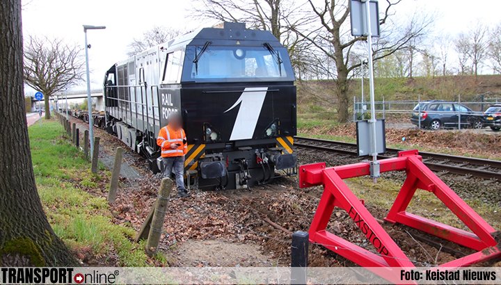 Locomotief van goederentrein ontspoord na aanrijding met stootblok [+foto] Lees verder:..