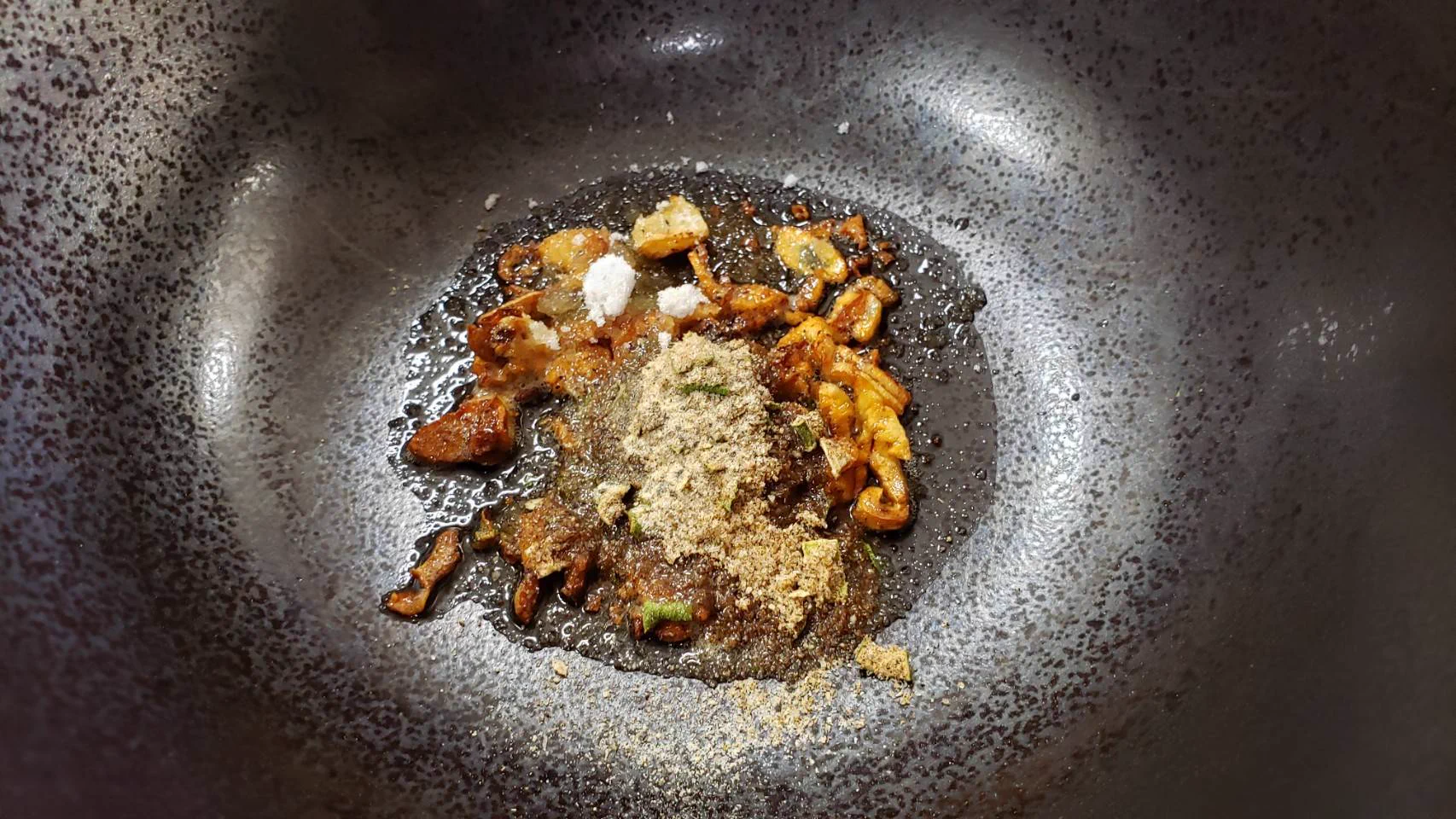 この食べ方も美味しそう！サッポロ一番しょうゆ味のアレンジレシピ！