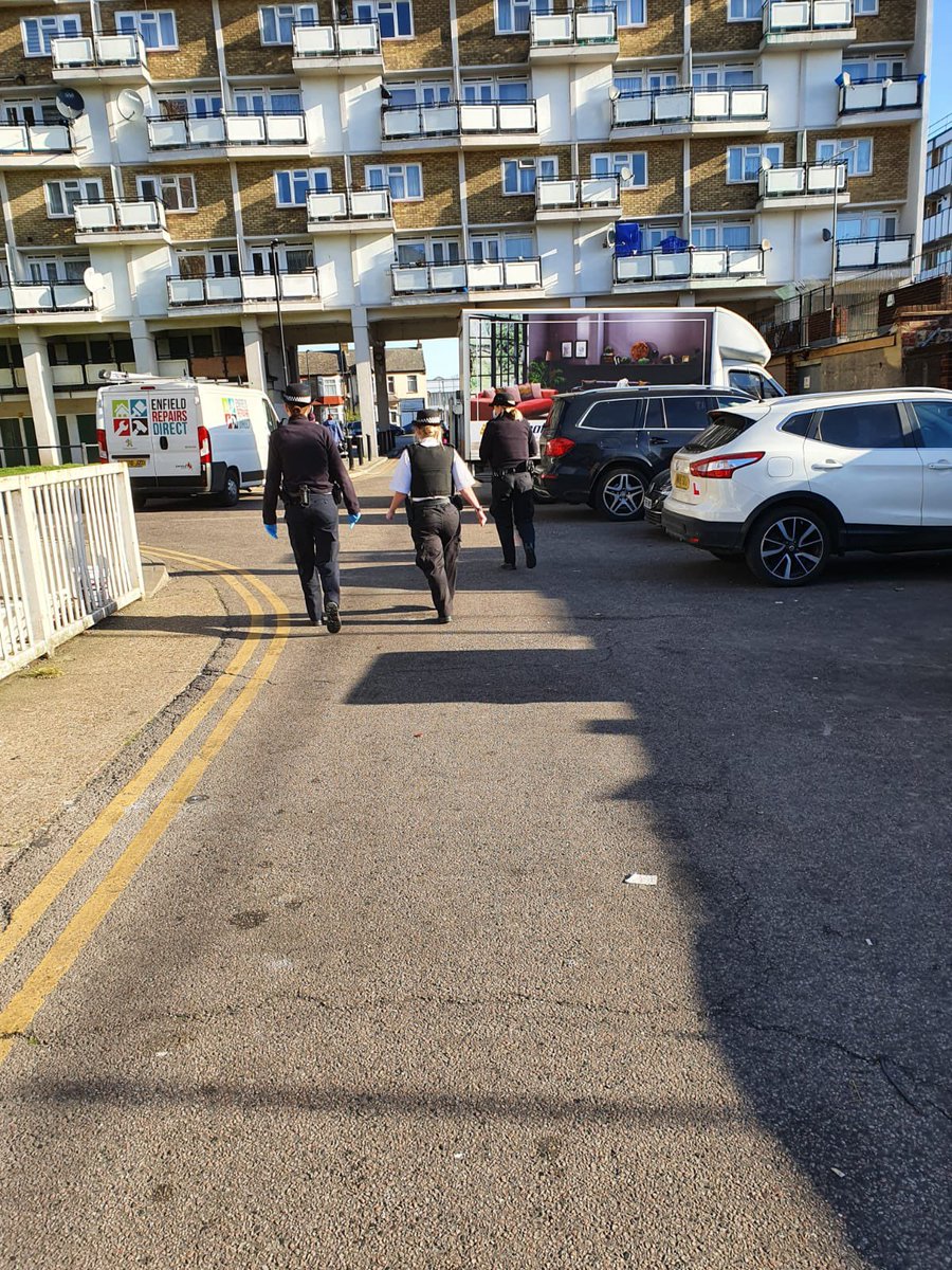 #SaferEstates Reports of early morning ASB in Joyce Avenue N18. Officers on patrol and engaging with local residents <a href="/EnfieldCouncil/">Enfield Council</a> PC1526NA