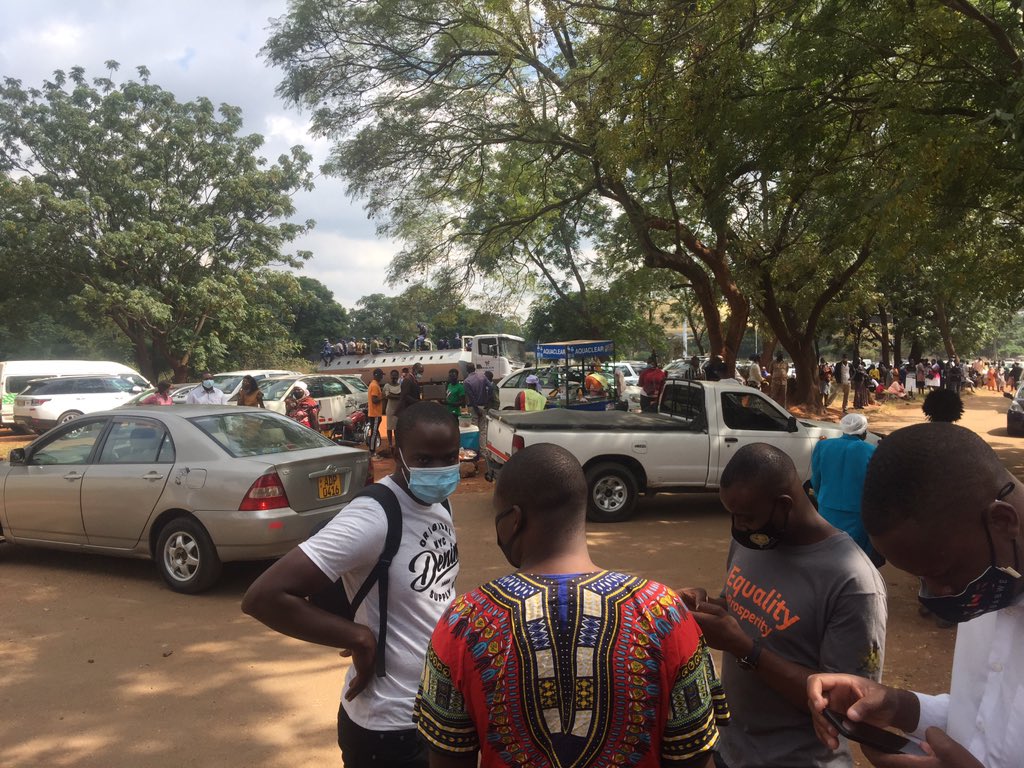 HealZim's tweet photo. Sights from #RottenRowCourt as scores of pple have come in solidarity with incarcerated activist @MakomboreroH  @263Chat @PacheduZW @habakkuktrust @kubatana @rashidmahiya1 https://t.co/ZBEfx5gpgh
