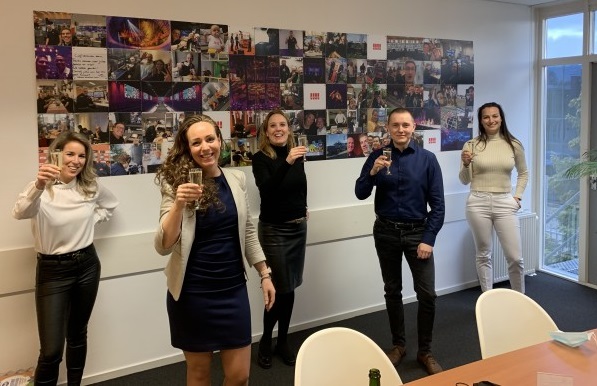 Met vier collega's in zes weken tijd een compleet online event organiseren om de verbinding met opdrachtgevers op te zoeken: het verhaal achter UNMUTE lees je nu op onze website: ow.ly/vE4850EhmCT <a href="/Onemeetingcom/">Onemeeting_com</a> <a href="/AVEX_int/">AVEX</a>