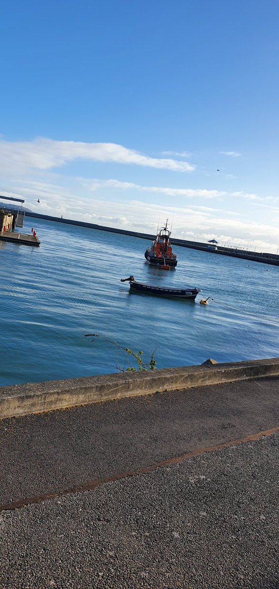 RuthyMcD's tweet photo. Also cleared the head with a pier walk. Twas fresh, breezy but still beautiful.

#Mc2021 #lockdownlife #dunlaoghaire #my5k #Touchthedoor #nofilter https://t.co/qVYD03YaJZ