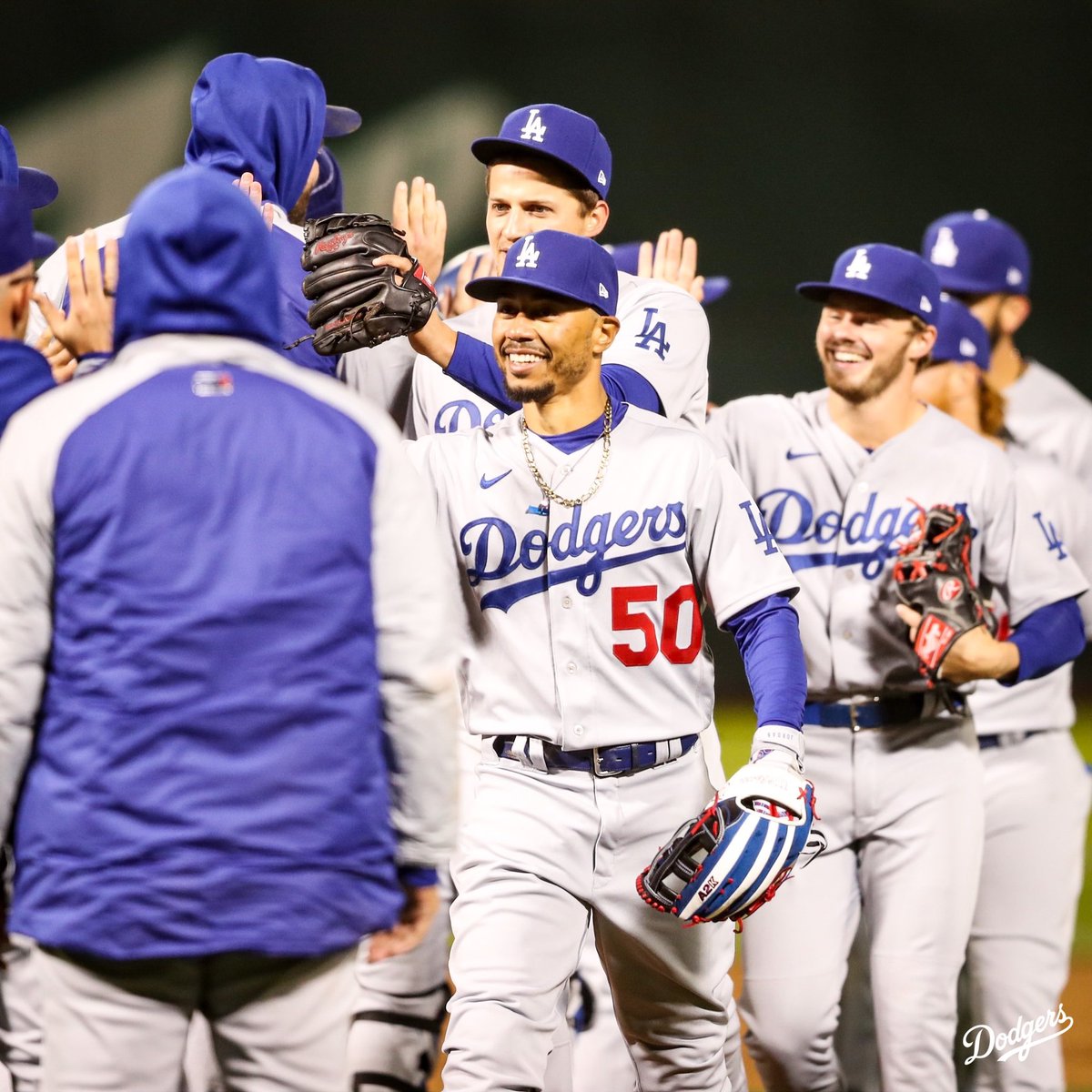 Marcador_Final's tweet photo. Alarma por la lesión de Fernando Tatis Jr.; @Dodgers ganó su cuarto al hilo; @Phillies, el único invicto; @Yankees cañoneros. #ResumenMLB #MLB #beisbol #coronavirus #COVID19 #pandemia #RasaDeportes @RasaDeportes
https://t.co/CAwWdFP6A1 https://t.co/hUkMyJekdI