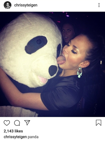 rifain_nouvelle's tweet photo. #PandaEyes
🔥 Oh ! Un panda sortie de nulle part ... le milieu du showbiz kiff tellement les pandas .. comme c’est curieux  ⬇️ : https://t.co/nYgj3TFfbx