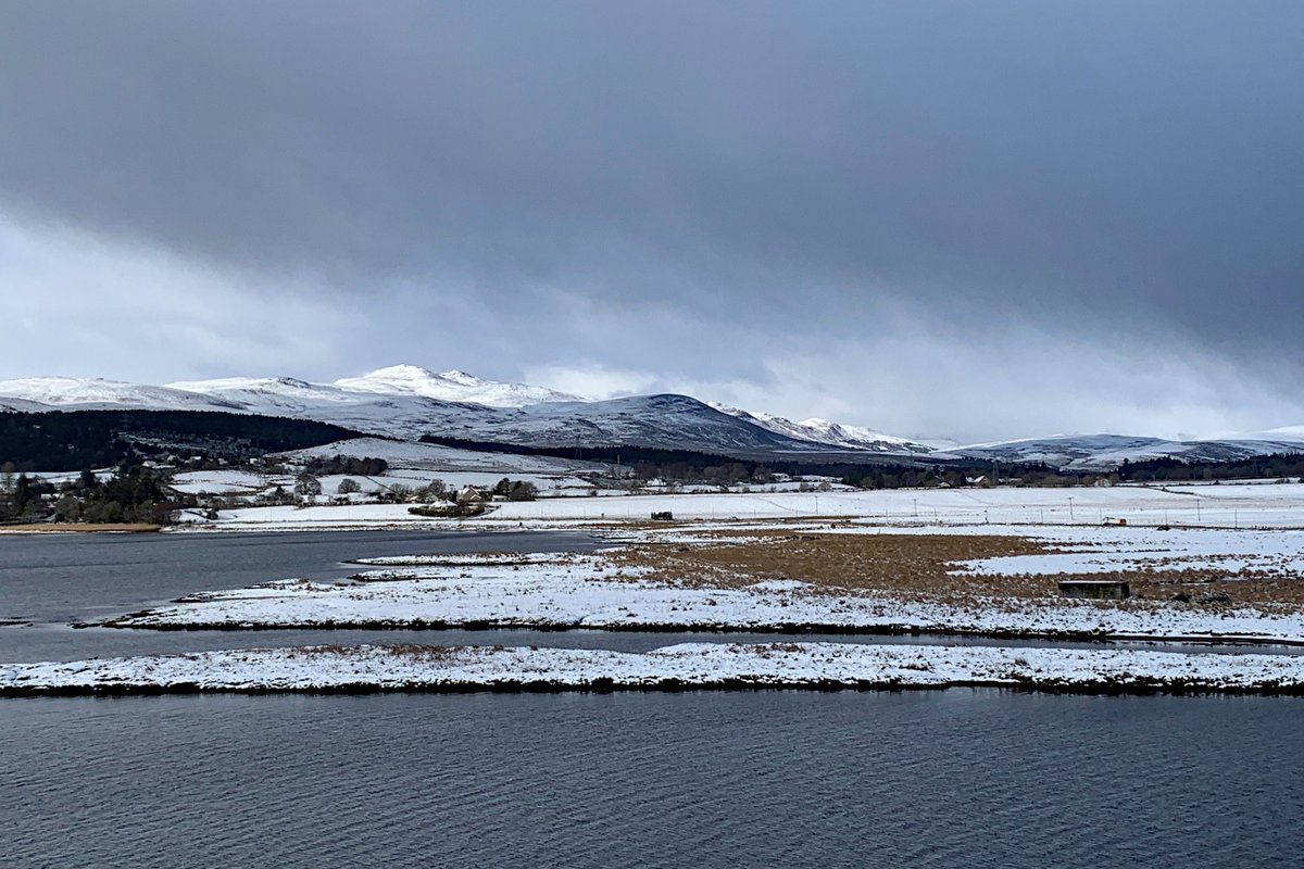 D_Houston's tweet image. Highland Spring!
A respite in what has been mostly 36 hours of blizzard! As you can see, there&apos;s plenty more in the sky to come.
A #ViewFromMyLoo that describes our Easter Weekend.
Have a great week all.
🐾👣😊