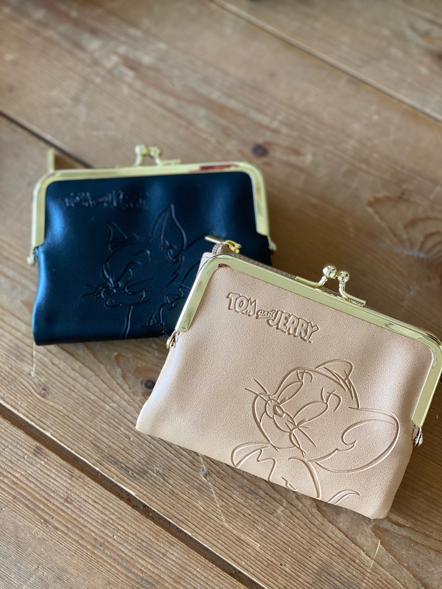 トムとジェリー 公式 Flapperから普段使いしやすい トムとジェリー のペンケースとウォレットが登場 シンプルなデザインなので学校や仕事場でも使えそう 飽きの来ないシンプルなデザインがおすすめのアイテムです ペンケース