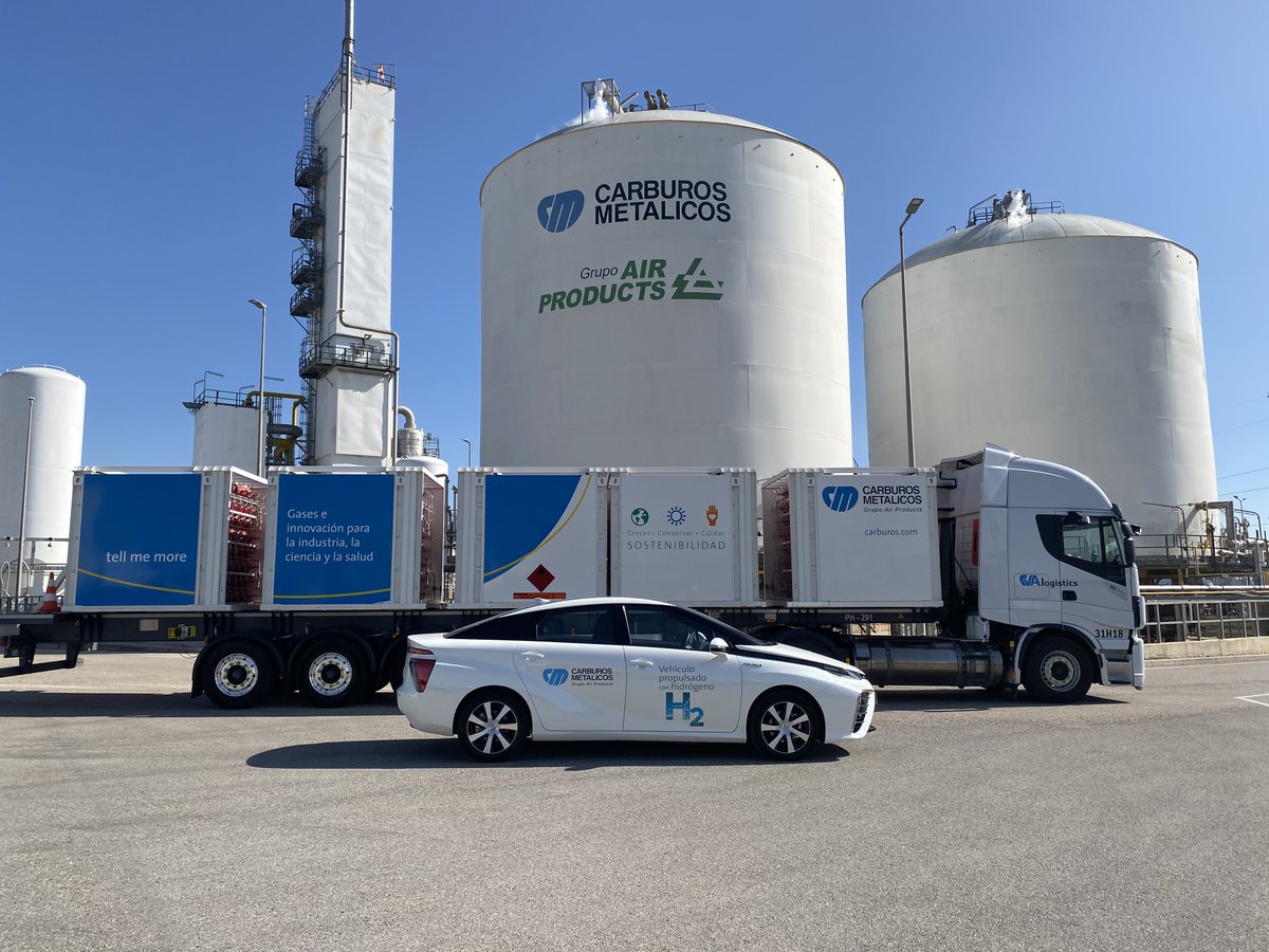 Carburos's tweet photo. #H2Movilidad #ElH2Mola 🚘

¡Nuestro coche de #hidrógeno está en Tarragona! Ha triunfado entre nuestros empleados de las plantas de El Morell, La Pobla de Mafumet y la HyCO, que no han querido perder la oportunidad de hacerse fotos con él.

¡Apostamos por la movilidad del futuro! https://t.co/En2xcMLjKV
