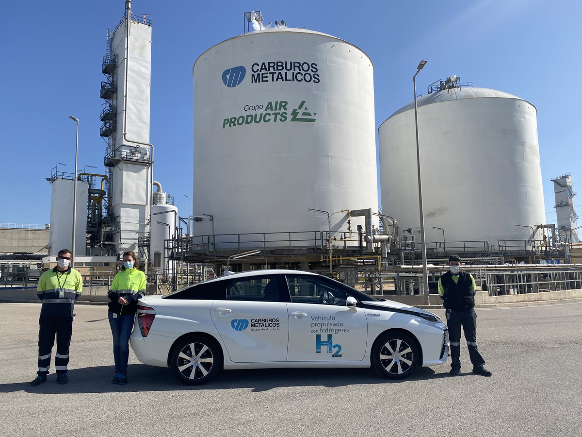 Carburos's tweet photo. #H2Movilidad #ElH2Mola 🚘

¡Nuestro coche de #hidrógeno está en Tarragona! Ha triunfado entre nuestros empleados de las plantas de El Morell, La Pobla de Mafumet y la HyCO, que no han querido perder la oportunidad de hacerse fotos con él.

¡Apostamos por la movilidad del futuro! https://t.co/En2xcMLjKV
