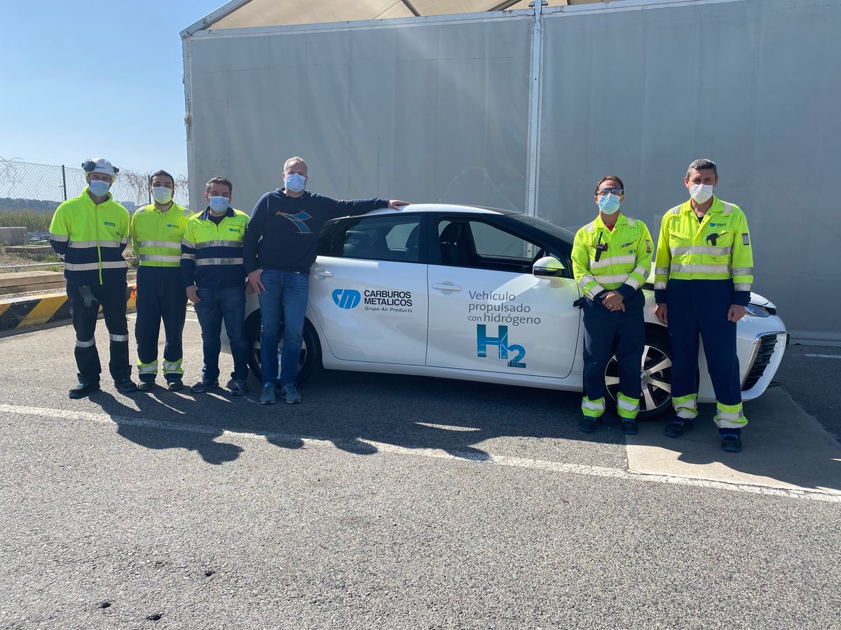 Carburos's tweet photo. #H2Movilidad #ElH2Mola 🚘

¡Nuestro coche de #hidrógeno está en Tarragona! Ha triunfado entre nuestros empleados de las plantas de El Morell, La Pobla de Mafumet y la HyCO, que no han querido perder la oportunidad de hacerse fotos con él.

¡Apostamos por la movilidad del futuro! https://t.co/En2xcMLjKV