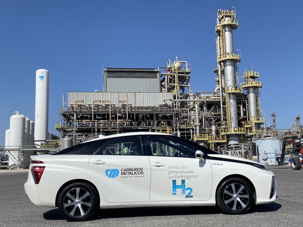 Carburos's tweet photo. #H2Movilidad #ElH2Mola 🚘

¡Nuestro coche de #hidrógeno está en Tarragona! Ha triunfado entre nuestros empleados de las plantas de El Morell, La Pobla de Mafumet y la HyCO, que no han querido perder la oportunidad de hacerse fotos con él.

¡Apostamos por la movilidad del futuro! https://t.co/En2xcMLjKV
