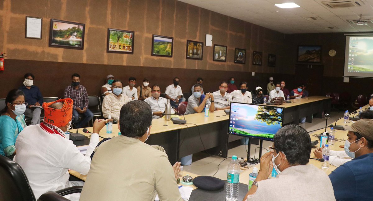90 प्रतिशत से कम ऑक्सीजन सेच्यूरेशन होने पर रेफर करना होगा-कलेक्टर
=========
➡️ खरगोन 06 अप्रैल 2021/स्वामी विवेकानंद सभागृह में कलेक्टर श्रीमती अनुग्रहा पी ने बढ़ते कोरोना संक्रमण की रोकथाम में मीडिया की भूमिका को लेकर मंगलवार को प्रेसवार्ता आयोजित की।
RM-m.facebook.com/story.php?stor…