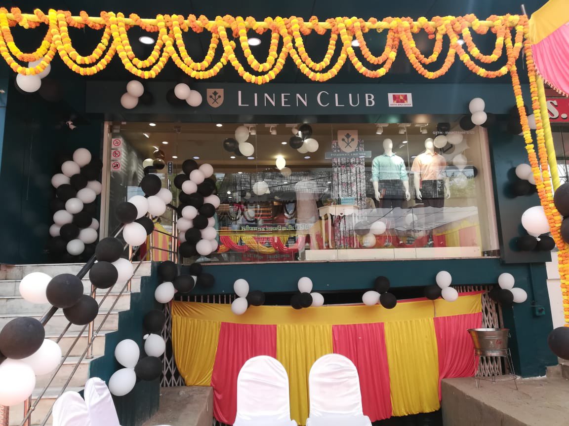 LinenClub's tweet photo. We are happy to announce the opening of our new store in Jaunpur, Uttar Pradesh. Stop by and experience the finest linen fabric and apparel at our exclusive store on TD College Road. Visit now at https://t.co/QEFhjgBYlp
#NewStore #LinenClub #LifeinLinen #Jaunpur #LinenClubFamily https://t.co/inC29ugHn4