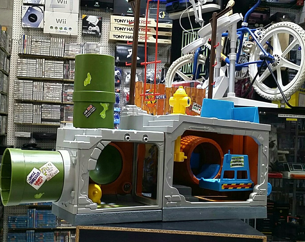 toyrattca's tweet photo. We are buying all day long until 6pm #videogames #vinyl #records #vhs #sportscards #nonsportscards #rookiecards #videogamestore #retrogamestore #gamestore #torontorecordstores #sportscardstore #toronto #miltonon #oakville #brampton #mississauga #haltonhills https://t.co/bXuSnCTNhG