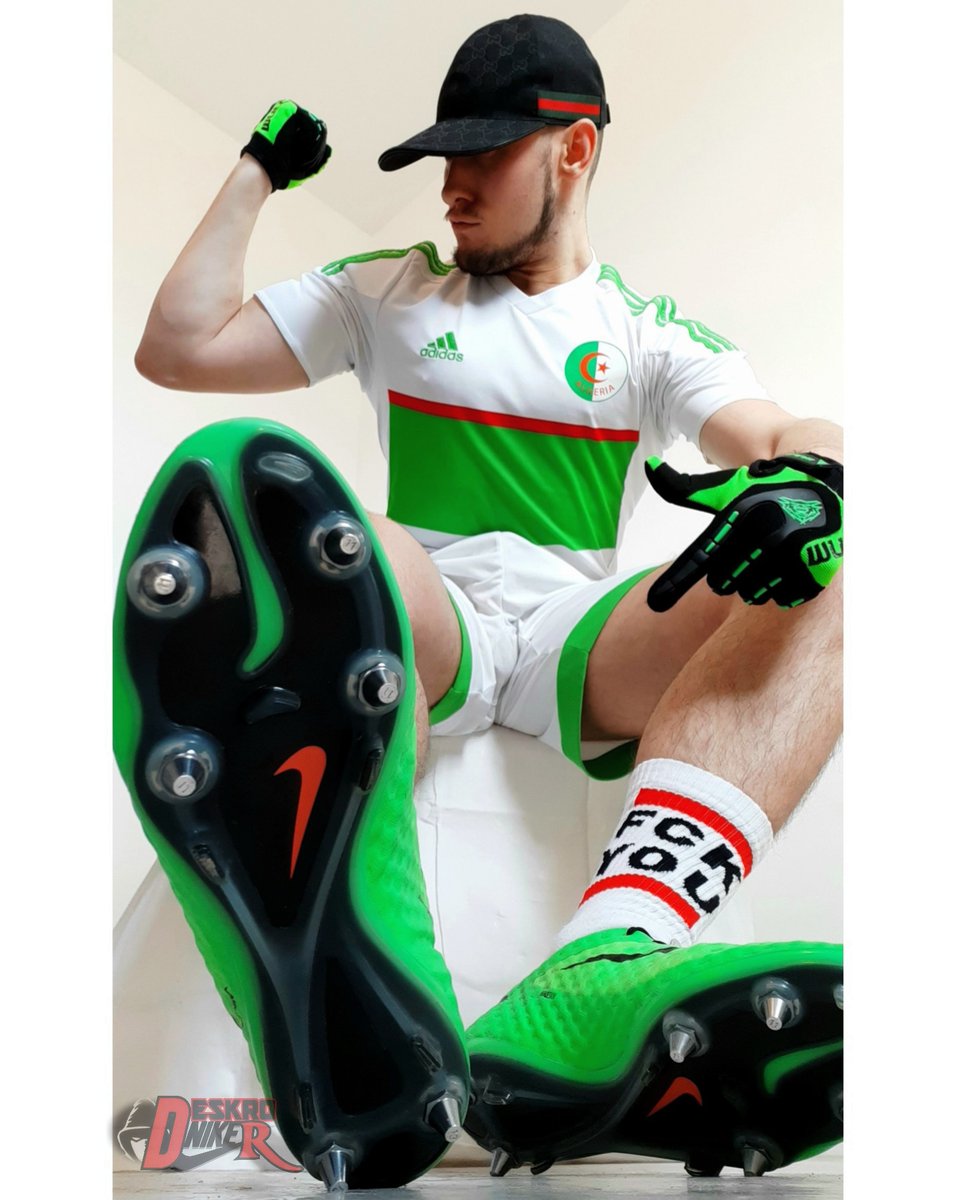 A toi la grosse kehba, à genoux devant Boss Deskro et vénère bien ! 🖕🏽👟🍆💪🏽🇩🇿

RT si tu lèches tout et si tu veux que j'te prenne en main, t'auras peut-être un message 😈🍆💦