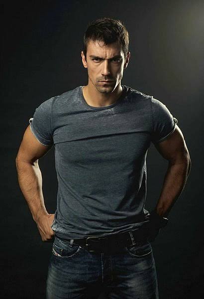 sinesaloon's tweet photo. Ay Yapım'ın Netflix için hazırladığı ve başrollerinde #BirceAkalay #İbrahimÇelikkol gibi isimlerin yer aldığı #KuşUçuşu dizisinin çekimleri başladı. https://t.co/ShDOYdyl3M