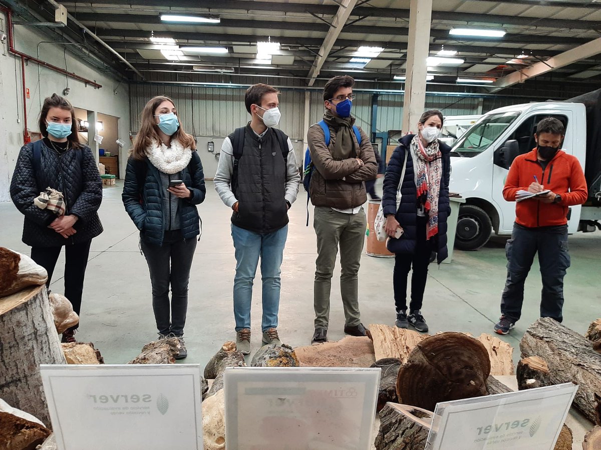 SoniaRoigGomez's tweet image. Magnifica visita técnica hoy con #AntonioMorcillo #SERVER de @MADRID en la asignatura de #GestiondelBosqueUrbano Ms Ing #Montes @montes_mnatural Vehículos y herramientas