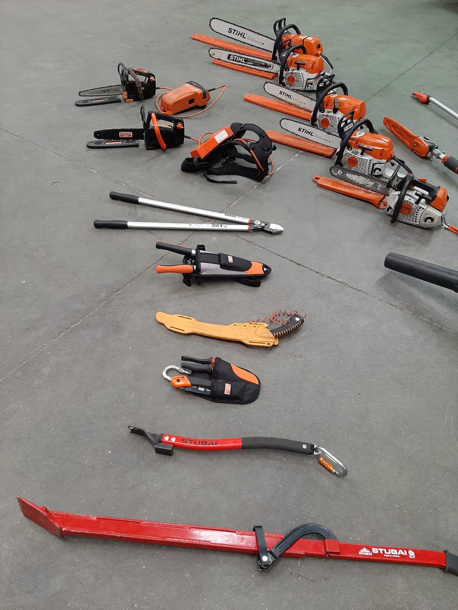 SoniaRoigGomez's tweet image. Magnifica visita técnica hoy con #AntonioMorcillo #SERVER de @MADRID en la asignatura de #GestiondelBosqueUrbano Ms Ing #Montes @montes_mnatural Vehículos y herramientas