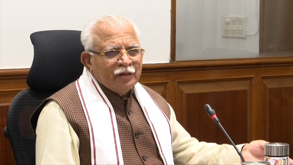 mlkhattar's tweet photo. हरियाणा में अब हर विभाग में 300 से ऊपर पदों के काडर के लिए ऑनलाइन तबादले होंगे, इसके लिए सभी विभागों में ऑनलाइन तबादला नीति लागू की जाएगी।

आज विभिन्न विभागों के अधिकारियों के साथ इस सम्बंध में बैठक की। https://t.co/iZJ4ngdC87
